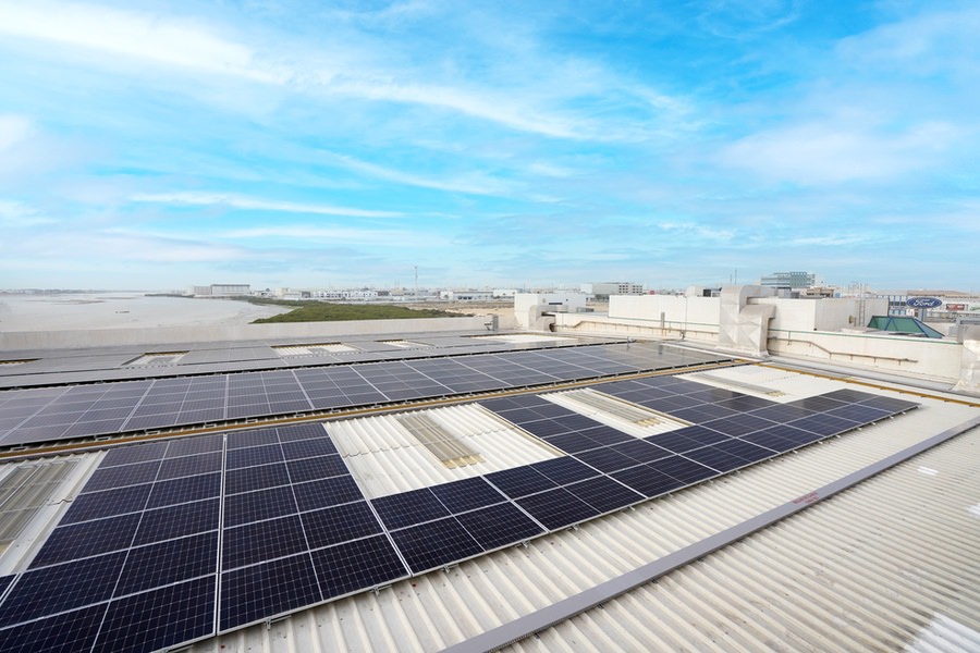 Large scale rooftop solar panel installation by Almoayyed Contracting Group for sustainable energy.